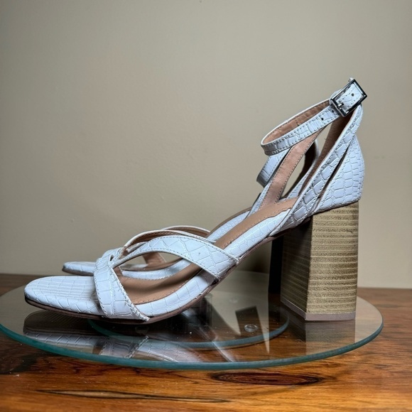 Crevo Kaitlyn Block Heel Dress Sandal - white - size 8.5 - Picture 6 of 16